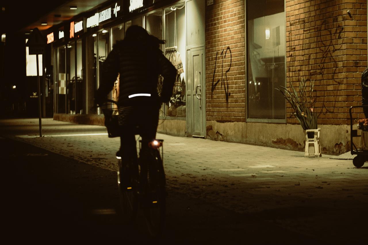 190102_cykling i mörker med reflex_3x2_Mostphotos.jpg