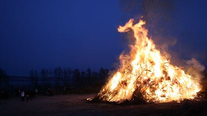 200421_Valborgsfirande_foto Mostphotos_16x9.jpg Flammande valborgsmässoeld