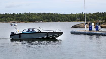 210623_Tanka fritidsbåt_foto Johan Bjurer-Mostphotos_16x9.jpg Fritidsbåt på väg till sjömacken