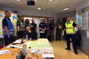 180605_Salabranden_Stabsgenomgång ledd av räddningsledare Göran Svensson på Sala brandstation _IMG_1508_3x2.jpg