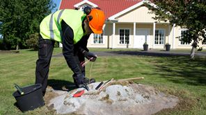 Stenspräckning på villatomt